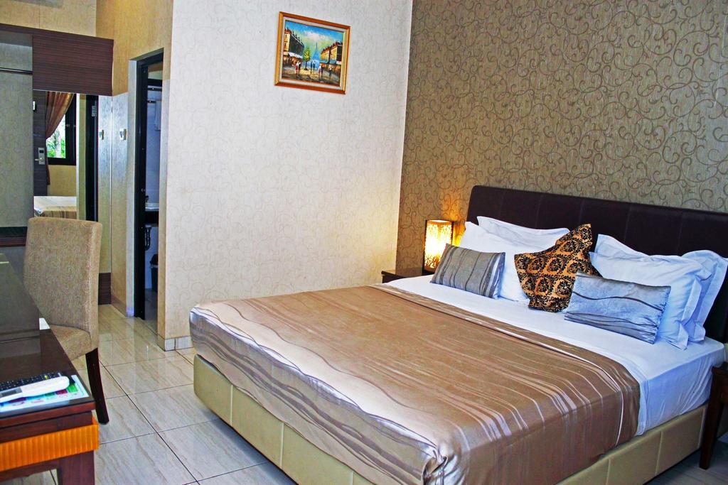 Hotel C3 Semarang Exterior foto