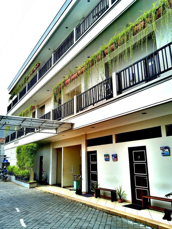 Hotel C3 Semarang Exterior foto