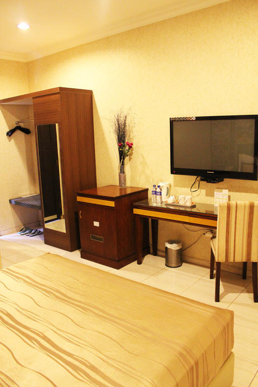 Hotel C3 Semarang Exterior foto