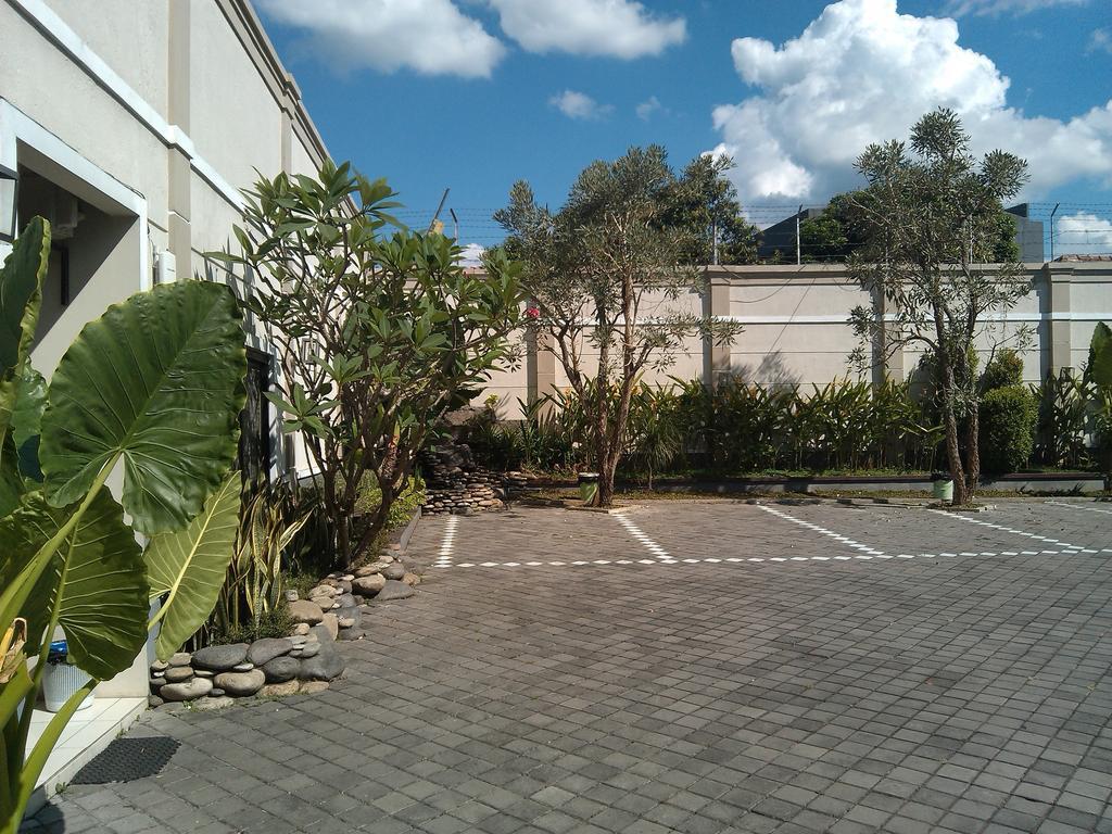 Hotel C3 Semarang Exterior foto